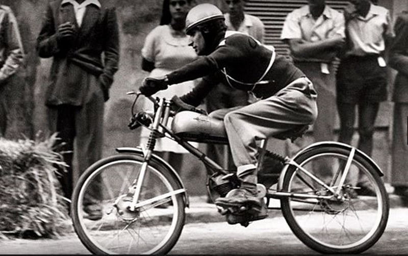 Multi-billion dollar companies and motorcycle manufacturing giants like Harley-Davidson, Triumph Motorcycles, Ducati have all had humble beginnings, the results of which are called vintage motorcycles now. Some of them actually began operations in a tiny wooden shed. However, limited infrastructure and limited equipment could never hold back the founders of these brands, which have sprung from sheer talent, dedication and passion overcoming challenges through decades.