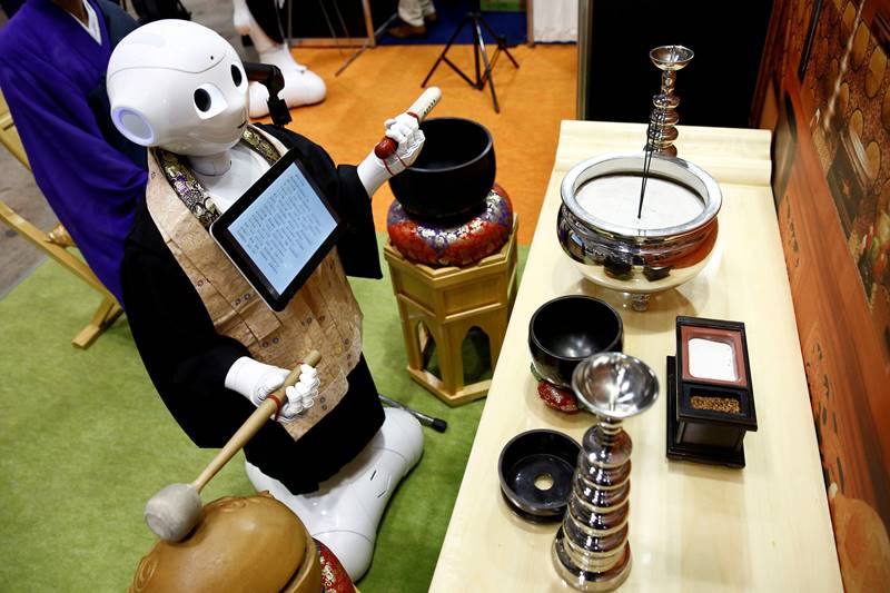 robot, robot priest, robot pics, robot news, Buddhist funeral, Industry EXPO 2017, japan, tokyo, technology, world news, world pics