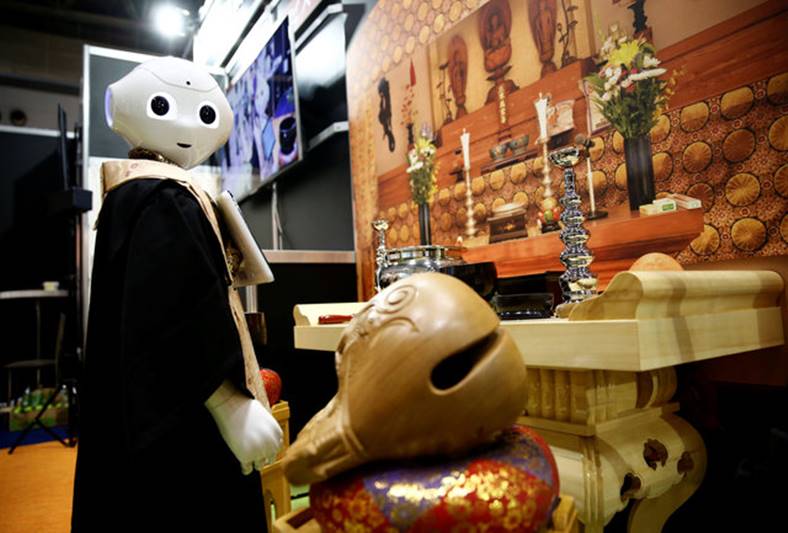 robot, robot priest, robot pics, robot news, Buddhist funeral, Industry EXPO 2017, japan, tokyo, technology, world news, world pics