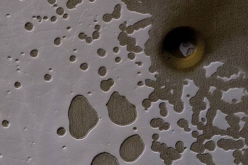 Nasa, Mars, nasa pics, mars pics, Mars dunes, Mars snow dunes, Mars dunes snow, Mars Reconnaissance Orbiter, High Resolution Imaging Science Experiment, Red Planet, Mars life, Mars news