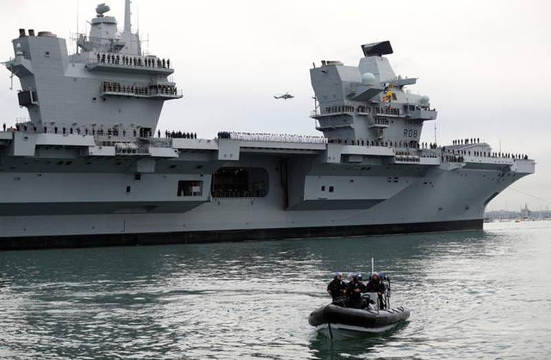 HMS Queen Elizabeth, HMS Queen Elizabeth images, HMS Queen Elizabeth pics, biggest warship, largest warship, Britain Royal Navy, HMS Queen Elizabeth sets sail, Britain largest-ever warship, UK biggest warship, sea trial, Scotland, aircraft carrier