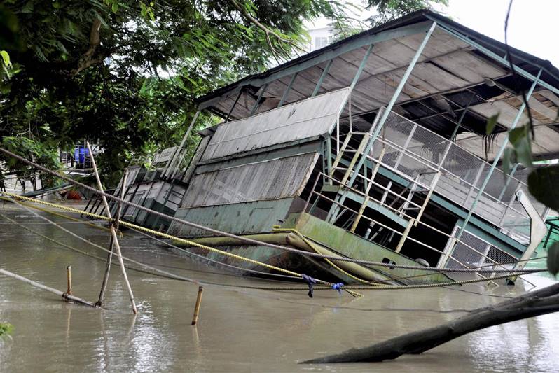 flood in bihar, flood in assam, bihar floods, india floods, assam floods, monsoon, heavy rains, flood in india, flood in northeastern states, india news, india pics, latest news, latest pics