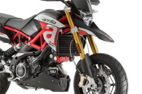 Aprilia Multimedia Platform allows the rider to manage and share trip information, such as sports or touring riding info, consumption on trips, routes and travel speeds, grip conditions and Aprilia service centre locations.