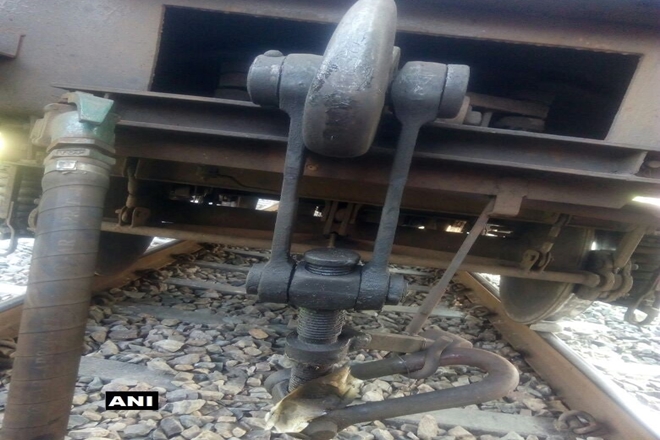 Howrah-Dehradun Doon Express, Howrah-Dehradun Doon Express detaches, TRAIN detaches, Howrah-Dehradun Doon Express NEWS, Howrah-Dehradun Doon Express ENGINE