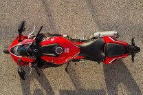  Die-cast aluminium frame, Showa BPFF and Balance free Rear Cushion for razer-sharp handling and stability. 