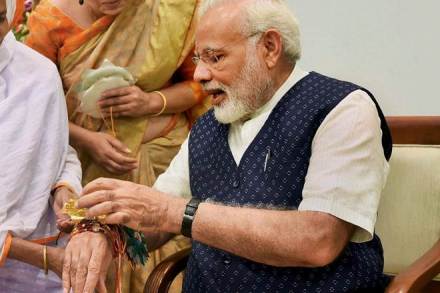 raksha bandhan 2017, raksha bandhan news, rakhi 2017, narendra modi, rakhi celebration, rakhi news, narendra modi rakhi celebrations, rakhi latest news, modi pakistani sister, pakistan rakhi sister, pm modi, pm modi rakhi, india, pakistan, india pakistan, financial express