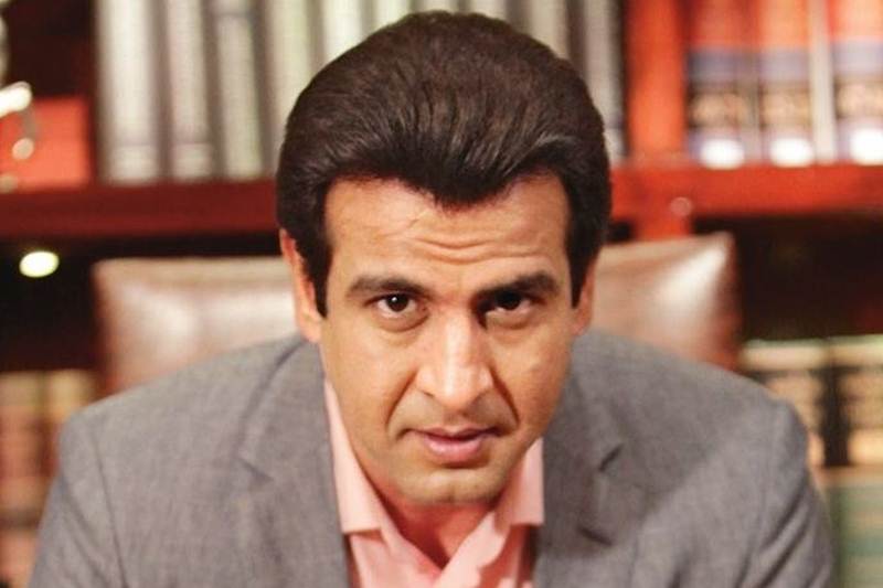 Ronit Roy, who is sometimes called as Amitabh Bachchan of small screen, has been steadily growing his presence in bollywood with some exceptionally good movies. But apart from the B-town limelight, he owns a security service called Ace Security and Protection. And his client list will surely amaze you, as his agency takes care of stars such as Shah Rukh Khan, Aamir Khan, Salman Khan and Mithun Chakraborty.