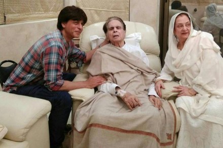 Shah Rukh Khan, Dilip Kumar, SRK at Dilip Kumar residence, Shah Rukh Khan visits Dilip Kumar home, Dilip Kumar illness, Saira Banu, SRK meets Dilip kumar and Saira Banu, SRK, Dilip kumar helath condition, Dilip kumar helath