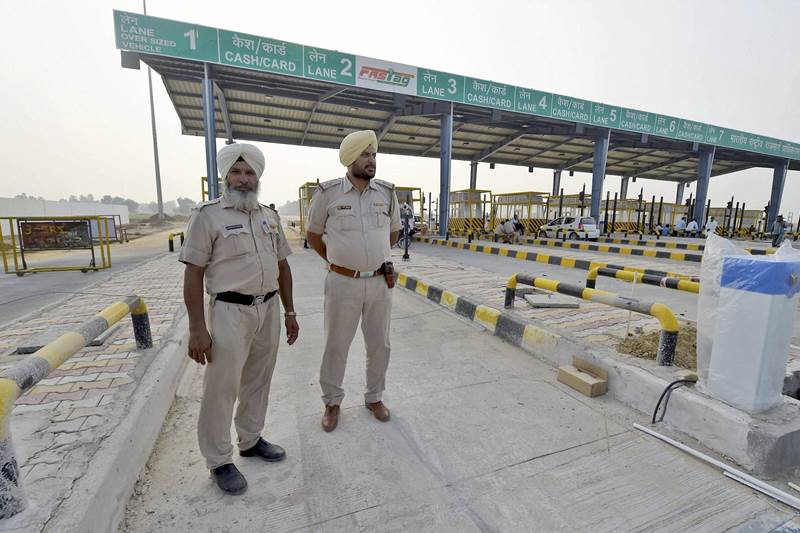 gurmeet ram rahim, ram rahim, ram rahim rape verdict, ram rahim convoy, 200 cars convoy, punjab lockdown, haryana lockdown, dera sacha sauda followers, foolowers of dera sacha sauda, dera sacha sauda images, panchkula, ram rahim panchkula verdict, ram rahim news, ram rahim images