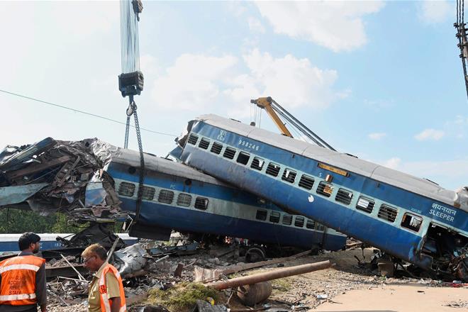 Kalinga Utkal Express derailment, Utkal Express derailment, Muzaffarnagar train derailment, train derailment near Khatauli, Government Railway Police, GRP investigation, Indian Railways, railway employees, action against railway employees, Duronto Express derailment, Railway Act, Railway accident, express train derailment, train derailment in UP, India news