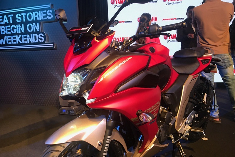 The new Fazer 25 shares its design cues with the FZ25 including the tail lamp, handlebar, switchgear, rear tyre hugger, saree guard and the multi-info LCD instrument cluster with real-time fuel consumption meter. The fairing itself is made of different pieces so in case of a fall, replacement cost should be lesser as only the broken part might need to be replaced and not necessarily the entire fairing