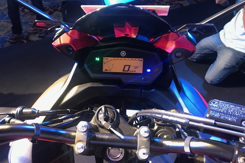 It comes in two colours - soulful cyan and rhythmic red. Fitted with the fairing that provides some wind deflection, the Fazer 25 has been aimed at riders who are interested in touring.