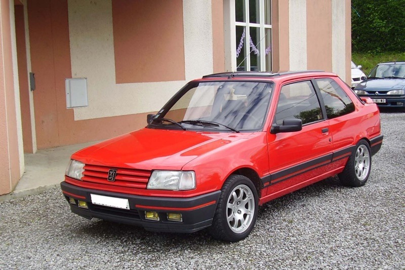 PAL Peugeot 309: Not all cars on this list died because they were bad. Introduced in India through a joint venture with Premier Automobiles Limited (PAL), the 309 actually garnered a good response from customers owing to its fuel efficient 1.5 litre diesel engine and a capable 1.4-litre petrol engine that produced 75 bhp. The 85 bhp diesel unit from the 309 was later used in Maruti Esteem, Zen and the Hyundai Accent diesel. However, the car was discontinued in 1997 when joint-venture came to an end post labour and financial trouble between the two companies. (Image: Maxcars)