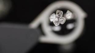 mobile phone, mobile phone news, mobile phone latest news, mobile phone batteries, mobile phone safety, mobile phone batteries safety, diamonds for mobile phone safety