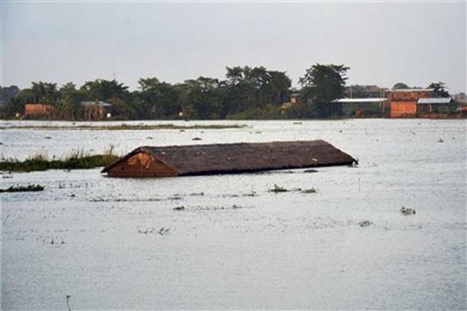 Uttrapradesh Flood, Flood in Uttarpradesh, Nepal Flood, Army Relief, Rohin River, Campierganj, NDRF, Siddharthnagar, Maharajganj, Kheri, Gorakhpur Flood