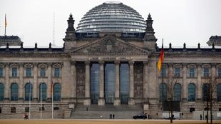 German Parliament, Berlin , Hitler salute, Reichstag building, chinese tourist detained in german parliament, Berlin, Weimar Republic , germany,  Europe, adolf hitler, Norman Foster, Reichstag parliament