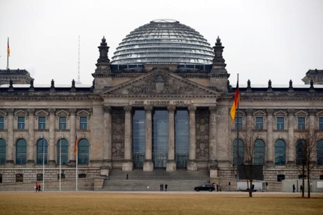 German Parliament, Berlin , Hitler salute, Reichstag building, chinese tourist detained in german parliament, Berlin, Weimar Republic , germany,  Europe, adolf hitler, Norman Foster, Reichstag parliament