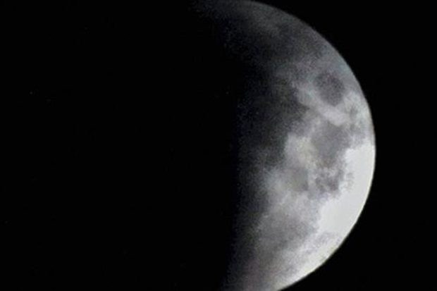 Lunar eclipse 2017 in India: How rains, overcast sky marred viewing and ...