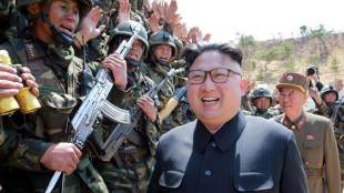 Donald Trump north korea threat, Kim Jong Un launch missiles, north korea launch missiles, north korea US, north korea us military confrontation, B-1B bombers trump tweets, F-16s north korea US, USS Carl Vinson aircraft carrier north korea