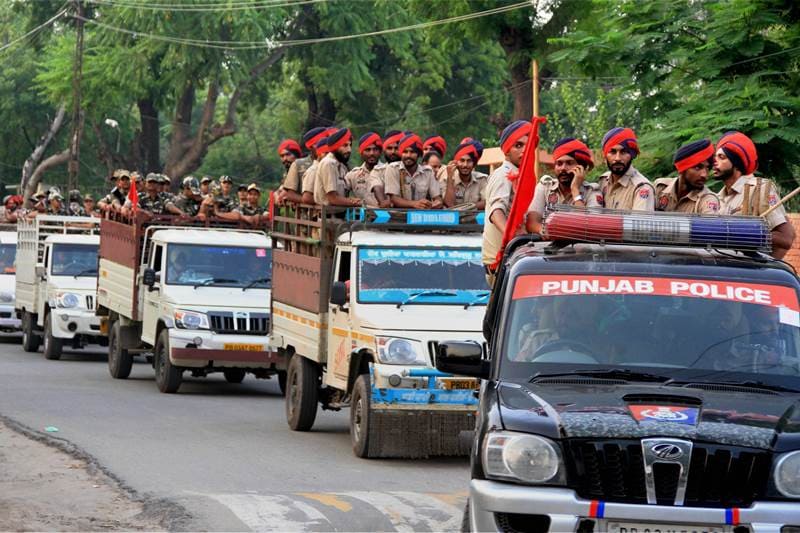 gurmeet ram rahim, ram rahim, ram rahim rape verdict, ram rahim convoy, 200 cars convoy, punjab lockdown, haryana lockdown, dera sacha sauda followers, foolowers of dera sacha sauda, dera sacha sauda images, panchkula, ram rahim panchkula verdict, ram rahim news, ram rahim images