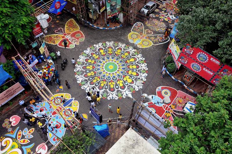 Mahalaya 2017, Mahalaya, Durga Puja, Navratri, when is Mahalaya 2017, when is Mahalaya, Mahalaya Amavasya, Shradh 2017, Significance of Mahalaya, Goddess Durga, Durga Puja calender, Pitra Visarjan 2017 Pita Paksha 2017 amavasya 2017 Durga Puja 2017 amavasya puja vidhi 2017, alpona, kilometer long alpona, alpona design, durga puja pics, aplona pics