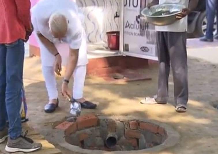 pm narendra modi, modi Varanasi visit, modi varanasi visit updates, yogi adityanath, pm modi, watch modi in varanasi, Pashu Arogya Mela, Farmer's rally, watch modi, modi, pm, Mahamana Express, Lok Sabha, Lok Sabha constituency, Varanasi, Vadodara, Mahamana Express, Yogi Adityanath, Smriti Irani, modi in up, modi in varanasi, pm in up, pm in varanasi, pm Varanasi visit, Durga Mata Temple, Tulsi Manas Temple, UTTAR PRADESH NEWS, UP NEWS