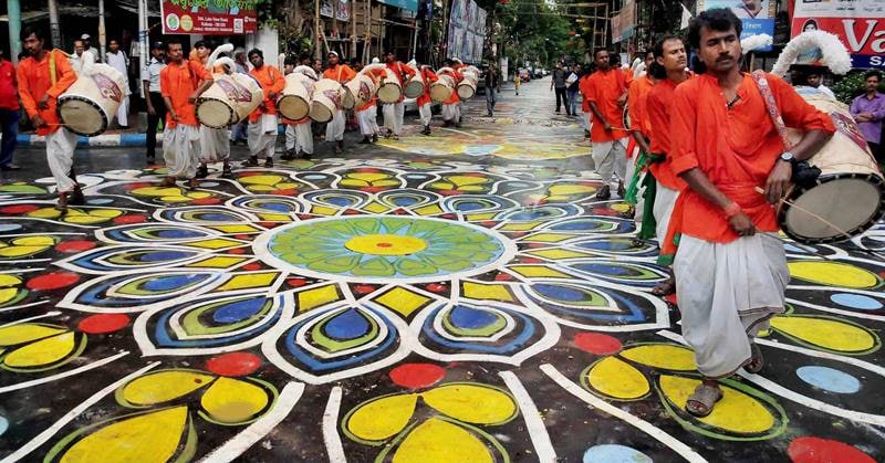 Mahalaya 2017, Mahalaya, Durga Puja, Navratri, when is Mahalaya 2017, when is Mahalaya, Mahalaya Amavasya, Shradh 2017, Significance of Mahalaya, Goddess Durga, Durga Puja calender, Pitra Visarjan 2017 Pita Paksha 2017 amavasya 2017 Durga Puja 2017 amavasya puja vidhi 2017, alpona, kilometer long alpona, alpona design, durga puja pics, aplona pics