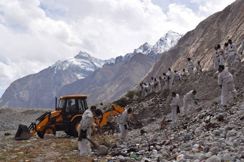 indian army, Swach Bharat Abhiyan, Siachen, world highest battlefield, cleanliness drive, cleanliness drive at Siachen, garbage, army pics, siachen pics, latest pics