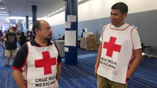 Hurricane Harvey, Hurricane Harvey aftermath, Hurricane Harvey recovery, Hurricane Harvey mexican volunteers, mexican volunteers texas, Red Cross volunteers, Mexican volunteers, Cruz Roja Mexicana