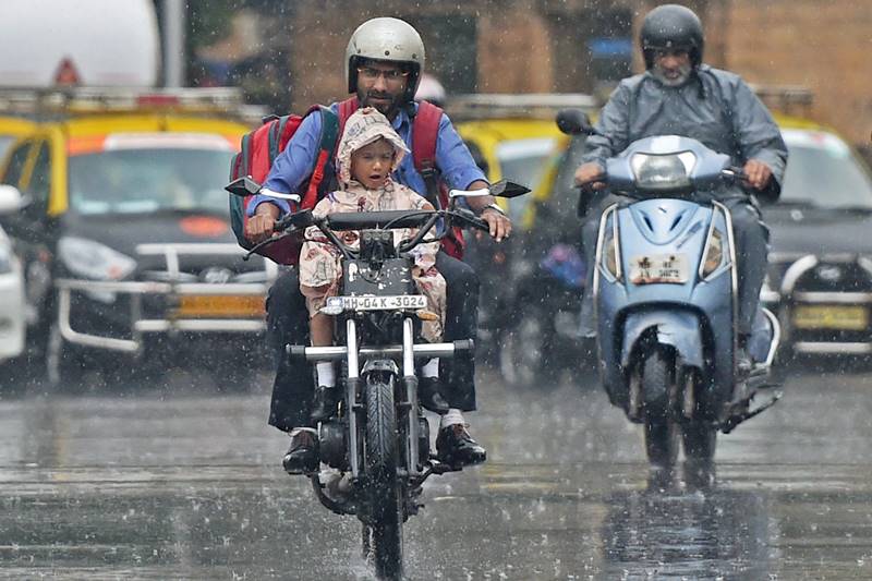 mumbai rains, mumbai rains live, mumbai rains live updates, mumbai weather, rains in mumbai updates, mumbai monsoon, maharashtra weather, Maharashtra rains, Maharashtra monsoon, imd forecast, mumbai flights, mumbai trains, mumbai weather updates, weather update, mumbai airport, train cancelled, flight status, mumbai news, bmc