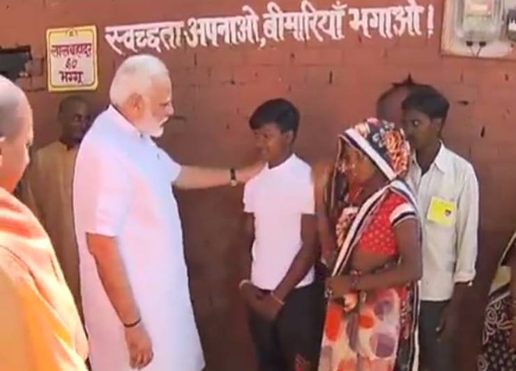 pm narendra modi, modi Varanasi visit, modi varanasi visit updates, yogi adityanath, pm modi, watch modi in varanasi, Pashu Arogya Mela, Farmer's rally, watch modi, modi, pm, Mahamana Express, Lok Sabha, Lok Sabha constituency, Varanasi, Vadodara, Mahamana Express, Yogi Adityanath, Smriti Irani, modi in up, modi in varanasi, pm in up, pm in varanasi, pm Varanasi visit, Durga Mata Temple, Tulsi Manas Temple, UTTAR PRADESH NEWS, UP NEWS