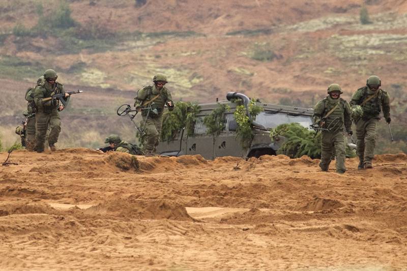 russia, war games, Vladimir Putin, russia president Vladimir Putin, NATO, military drill, military exercise, war against the west, Zapad-2017, tank, helicopters, missiles, paratroopers, latest pics, war games news, war games pics