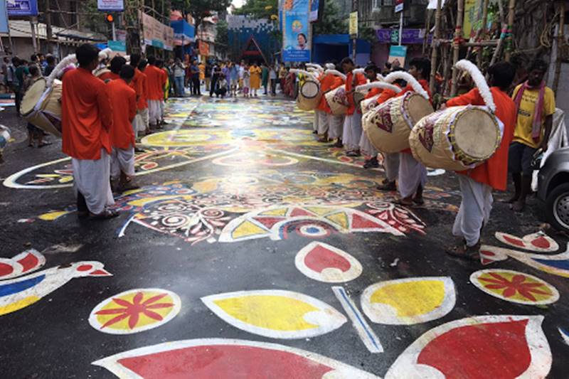 Mahalaya 2017, Mahalaya, Durga Puja, Navratri, when is Mahalaya 2017, when is Mahalaya, Mahalaya Amavasya, Shradh 2017, Significance of Mahalaya, Goddess Durga, Durga Puja calender, Pitra Visarjan 2017 Pita Paksha 2017 amavasya 2017 Durga Puja 2017 amavasya puja vidhi 2017, alpona, kilometer long alpona, alpona design, durga puja pics, aplona pics