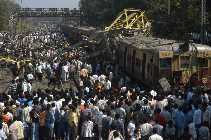 Mumbai‬, ‪Prabhadevi railway station‬‬, Elphinstone road station, Elphinstone road station stampede, Elphinstone stampede, Elphinstone railway station stampede, mumbai local, mumbai local train, mumbai local train images, mumbai local rush, mumbai local train rush