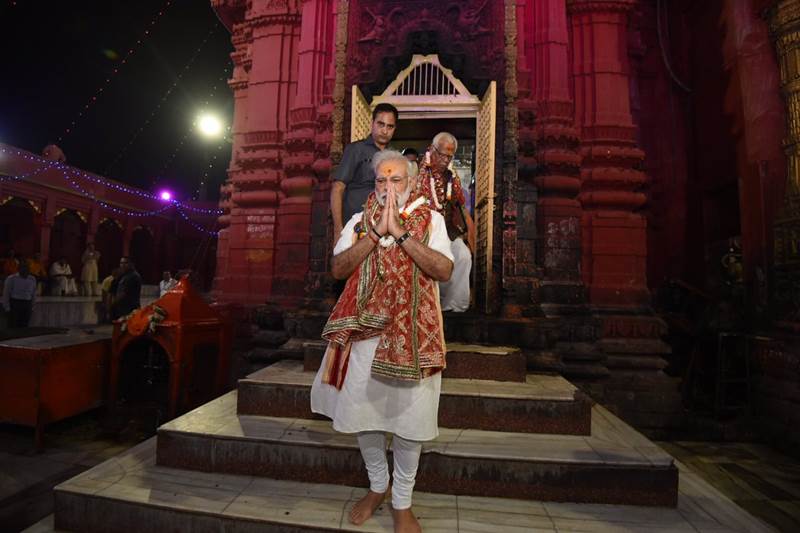 Narendra Modi Varanasi visit, Narendra Modi Varanasi visit news, Narendra Modi Varanasi visit, PM flags off Mahamana Express, PM MODI inaugurates projects worth over Rs 1000 cr. PM MODI visits Durga, Tulsi Manas temples