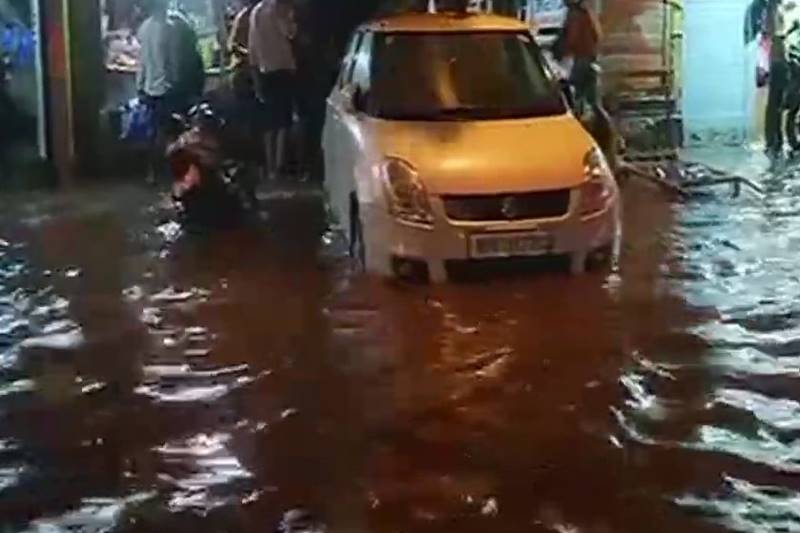 mumbai rains, mumbai rains live, mumbai rains live updates, mumbai weather, rains in mumbai updates, mumbai monsoon, maharashtra weather, Maharashtra rains, Maharashtra monsoon, imd forecast, mumbai flights, mumbai trains, mumbai weather updates, weather update, mumbai airport, train cancelled, flight status, mumbai news, bmc
