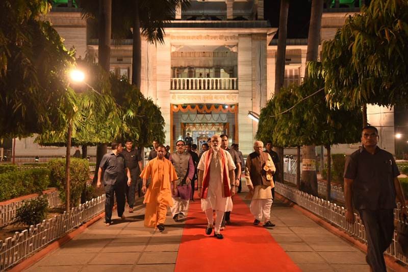Narendra Modi Varanasi visit, Narendra Modi Varanasi visit news, Narendra Modi Varanasi visit, PM flags off Mahamana Express, PM MODI inaugurates projects worth over Rs 1000 cr. PM MODI visits Durga, Tulsi Manas temples