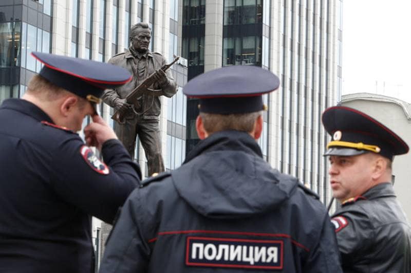 AK-47 rifle, Mikhail Kalashnikov, Kalashnikov monument, AK-47 rifle designer, AK-47 inventor, Kalashnikov, Kalashnikov ak-47, Kalashnikov pics, Kalashnikov monument pics