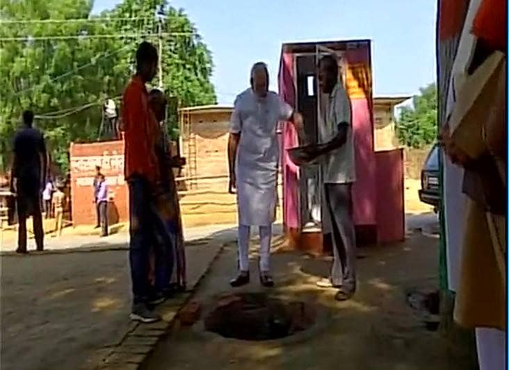 pm narendra modi, modi Varanasi visit, modi varanasi visit updates, yogi adityanath, pm modi, watch modi in varanasi, Pashu Arogya Mela, Farmer's rally, watch modi, modi, pm, Mahamana Express, Lok Sabha, Lok Sabha constituency, Varanasi, Vadodara, Mahamana Express, Yogi Adityanath, Smriti Irani, modi in up, modi in varanasi, pm in up, pm in varanasi, pm Varanasi visit, Durga Mata Temple, Tulsi Manas Temple, UTTAR PRADESH NEWS, UP NEWS