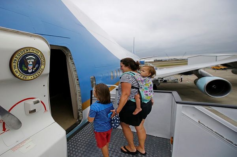 US President's Boeing 747, US President's Boeing 747 news, US President's Boeing 747 US first family have a chance to recreate that shot, Boeing 747, US President Boeing 747 Air Force One replica