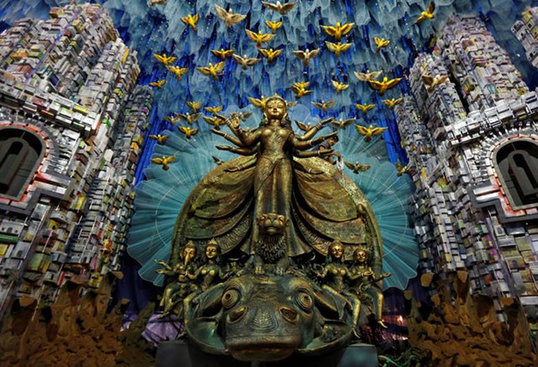 Mahalaya 2017, Mahalaya, Durga Puja, Navratri, when is Mahalaya 2017, when is Mahalaya, Mahalaya Amavasya, Shradh 2017, Significance of Mahalaya, Goddess Durga, Durga Puja calender, Pitra Visarjan 2017 Pita Paksha 2017 amavasya 2017 Durga Puja 2017 amavasya puja vidhi 2017