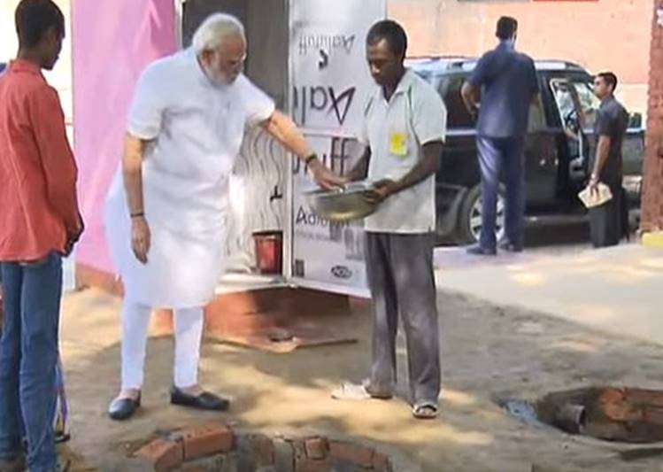 pm narendra modi, modi Varanasi visit, modi varanasi visit updates, yogi adityanath, pm modi, watch modi in varanasi, Pashu Arogya Mela, Farmer's rally, watch modi, modi, pm, Mahamana Express, Lok Sabha, Lok Sabha constituency, Varanasi, Vadodara, Mahamana Express, Yogi Adityanath, Smriti Irani, modi in up, modi in varanasi, pm in up, pm in varanasi, pm Varanasi visit, Durga Mata Temple, Tulsi Manas Temple, UTTAR PRADESH NEWS, UP NEWS