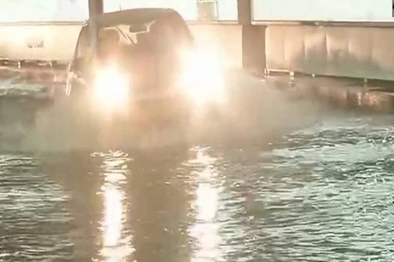 mumbai rains, mumbai rains live, mumbai rains live updates, mumbai weather, rains in mumbai updates, mumbai monsoon, maharashtra weather, Maharashtra rains, Maharashtra monsoon, imd forecast, mumbai flights, mumbai trains, mumbai weather updates, weather update, mumbai airport, train cancelled, flight status, mumbai news, bmc