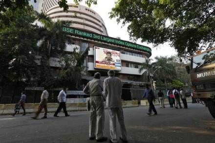 Sensex settles above 32,200 as WPI inflation rises to 4-month high; Axis Bank, Sun Pharma, Tata Motors lead