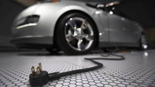 Apple, iPhone, electric cars, electric cars can create disruption,  mobile phone industry, mobile phone giants