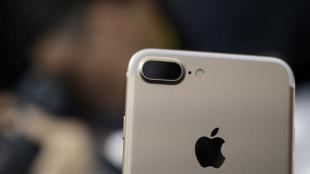 apple, apple iphone, radio in iphone, iphone radio, fm chip in iphone