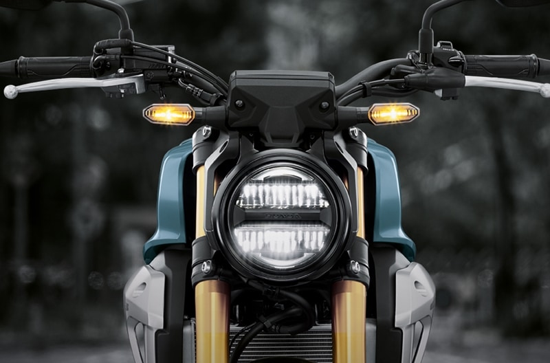 The ExMotion as Honda will get a round face LED headlamp that combines the retro-style theme with modern safety. The wide highset handlebars look like they have been tuned for comfort.