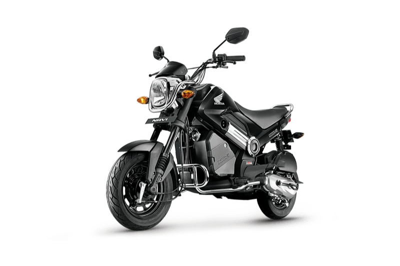 Think mini-bike meets Honda Activa and you get the Honda Navi. It’s uniquely small dimensions and pro-young design make it one of the most exciting motorcycles in the segment. It shares it’s motor with the 110cc Activa, and it get’s modular panels, so you can custom build the look on your Navi. From Adventure tourer to full-on MX style dirt bike the Navi’s wide range of customizations make it an exciting buy.