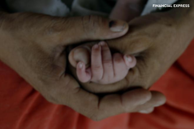 Newborn girl dies, Newborn dead, Newborn dead in delhi, Newborn dead in new delhi, Newborn ventilator dead, Newborn dead because of no ventilator, Newborn delhi dead, Newborn passed away in delhi, Newborn dead in delhi hospital, india news, latest news Newborn girl dies, Newborn dead, Newborn dead in delhi, Newborn dead in new delhi, Newborn ventilator dead, Newborn dead because of no ventilator, Newborn delhi dead, Newborn passed away in delhi, Newborn dead in delhi hospital, india news, latest news