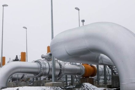 india oil field partnership, india oil field stake sale plan, gas producing companies, private companies gas production